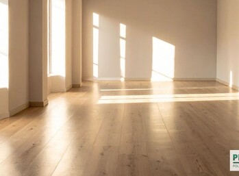 Drewno z charakterem – sęki, szczotkowanie, fazowanie i ich wpływ na styl wnętrza