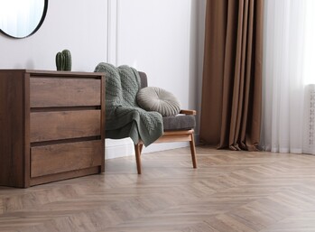 Podłogi drewniane w aranżacjach minimalistycznych i skandynawskich