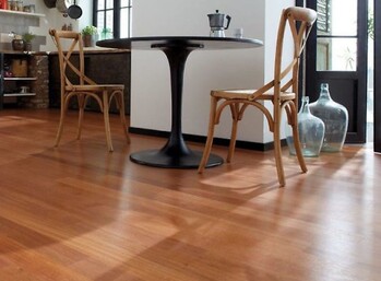 Nowoczesne podłogi drewniane – jak wybrać, czy warto?