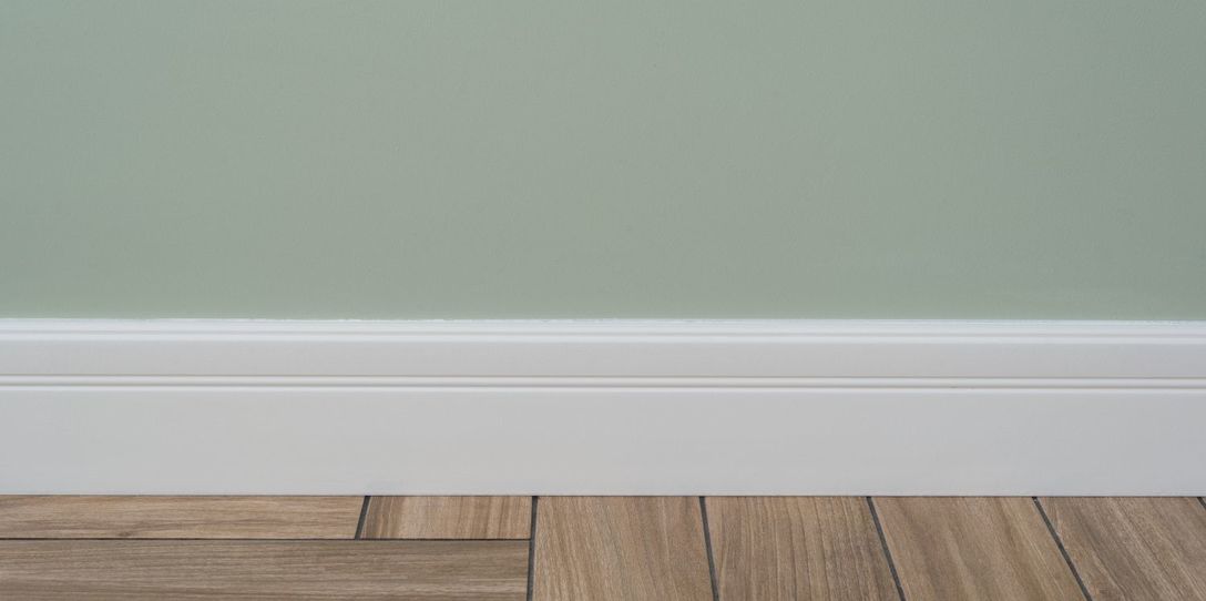 Listwy przypodłogowe: MDF, drewniane czy plastikowe?